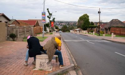 2 people on their phones on Vilakazi street.