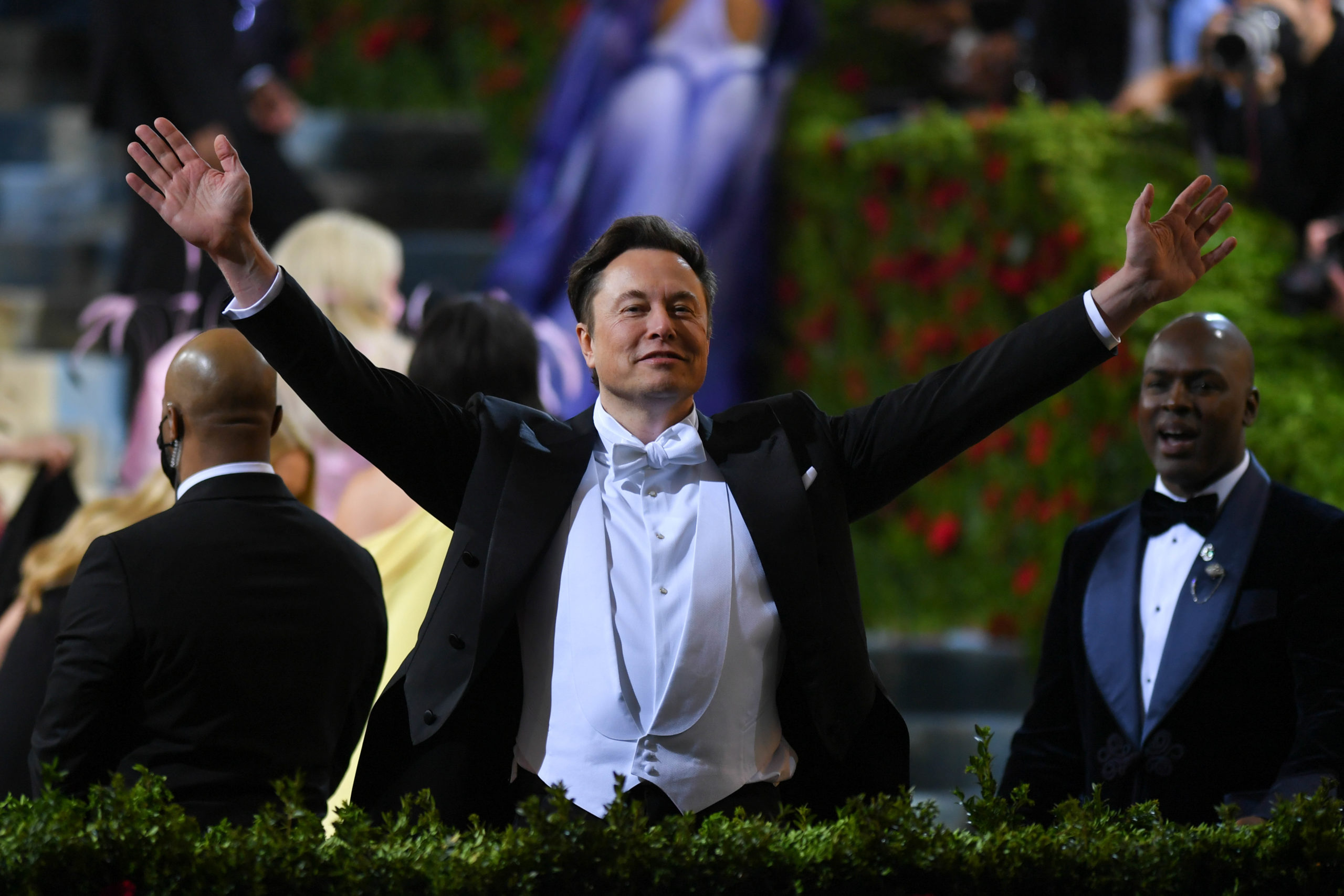 Elon holds 'all the cards': famed short seller bets Musk slashes Twitter bid