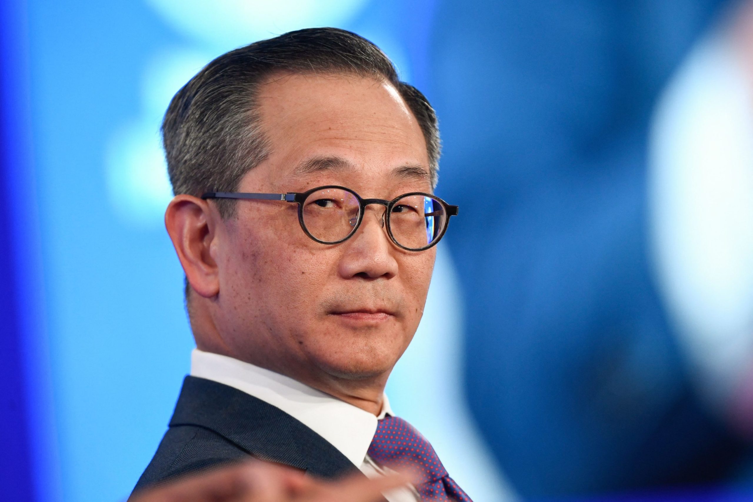 Carlyle Group CEO Kewsong Lee steps down suddenly, surprising executives